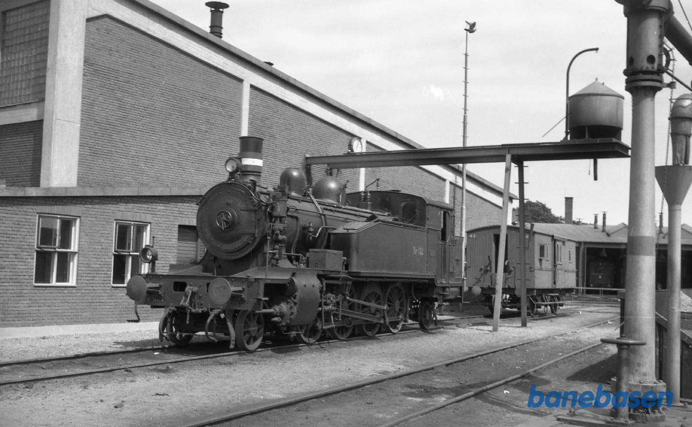 Odense station med DSB DF 132 Odense station med DSB DF 132