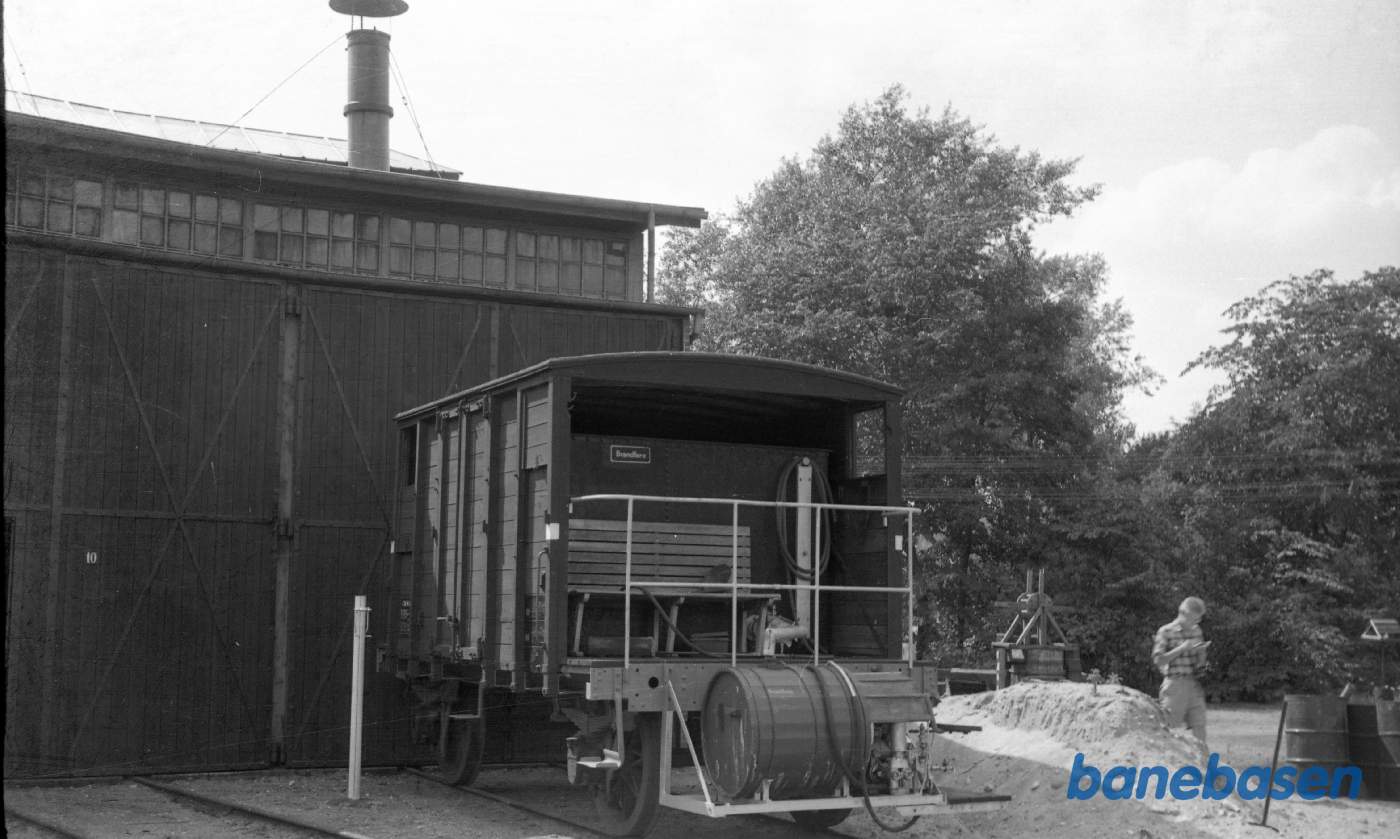 Privatbanernes remise med Ukrudtsprøjtevogn