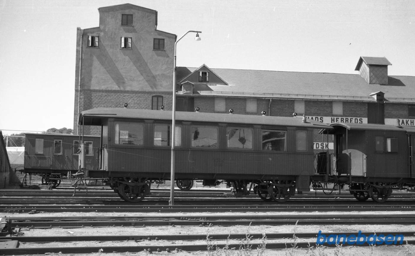Odder station. HHJ C 28