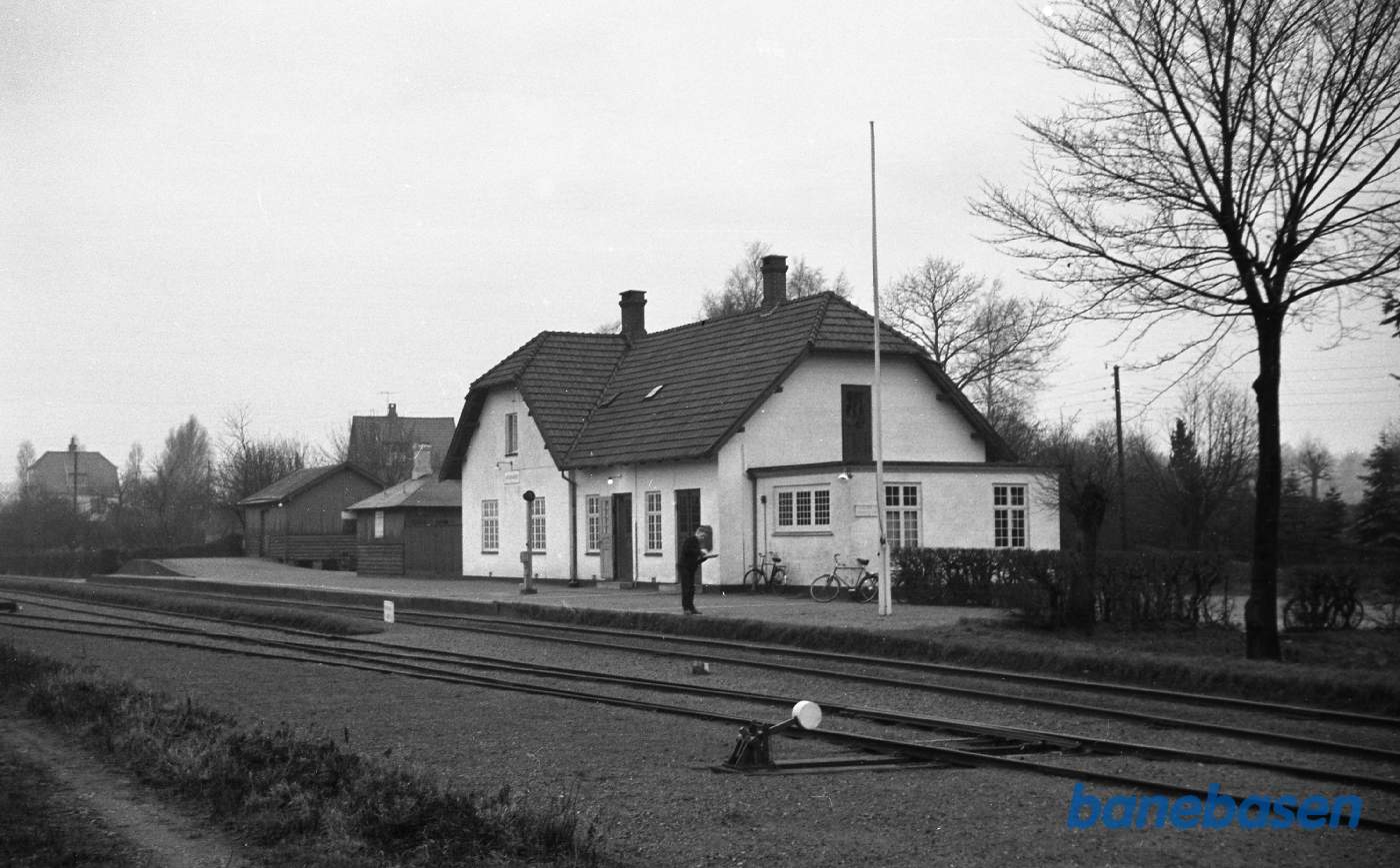 Ålsgårde station