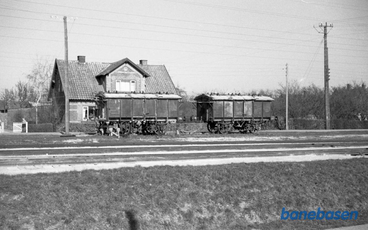 Stubberup Station. 2 kalkvogne til normalspor