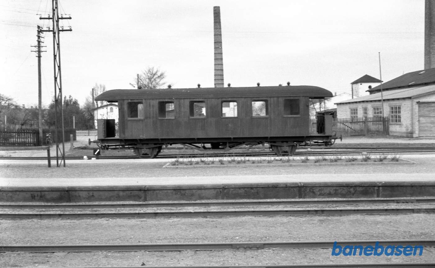 Maribo station. NKJ C 8