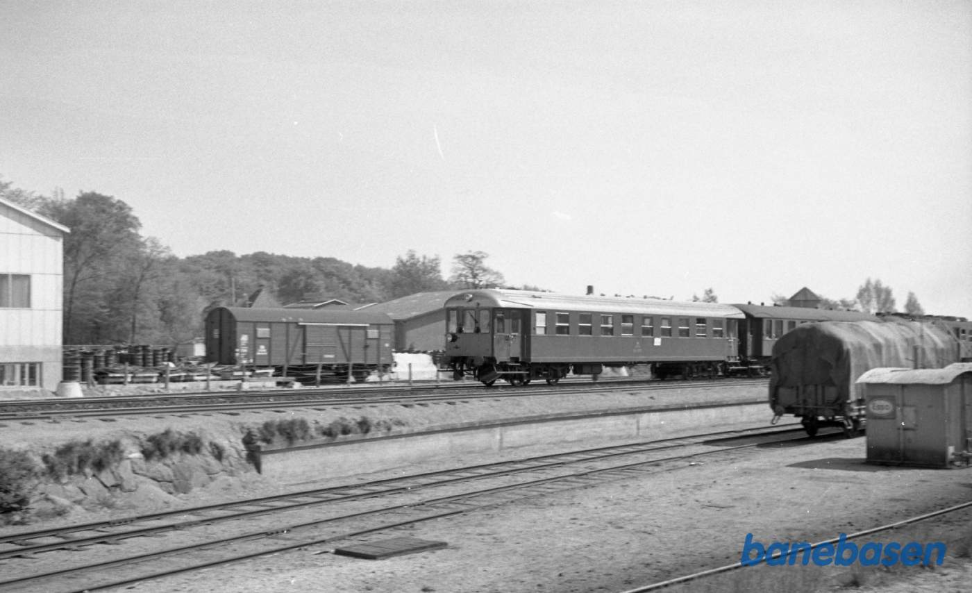 DSB CLS 1702 på vej ud af Hillerød DSB CLS 1702 på vej ud af Hillerød