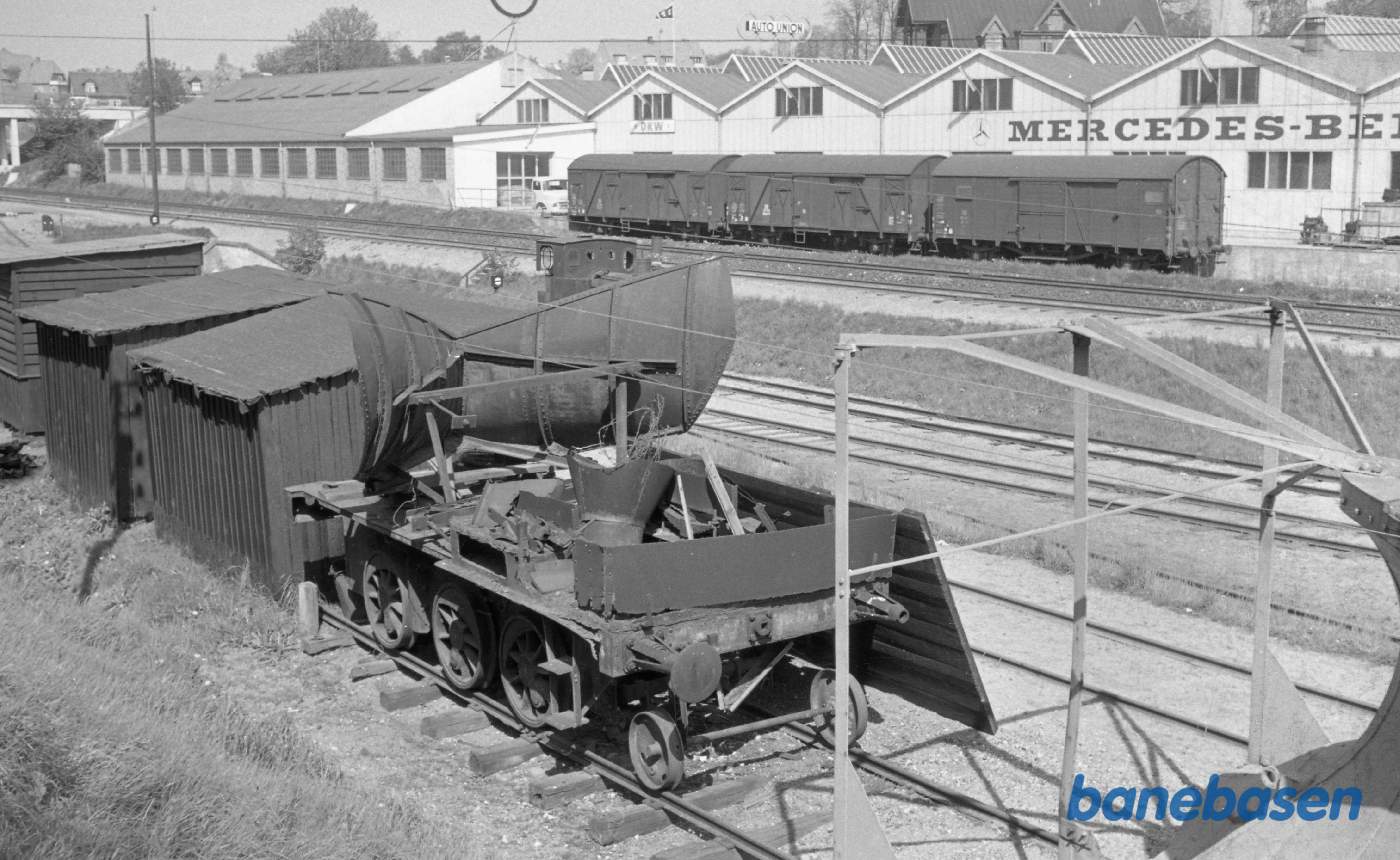 GDS sneplov læsset på undervogn fra damploko . GDS sneplov læsset på undervogn fra damploko .