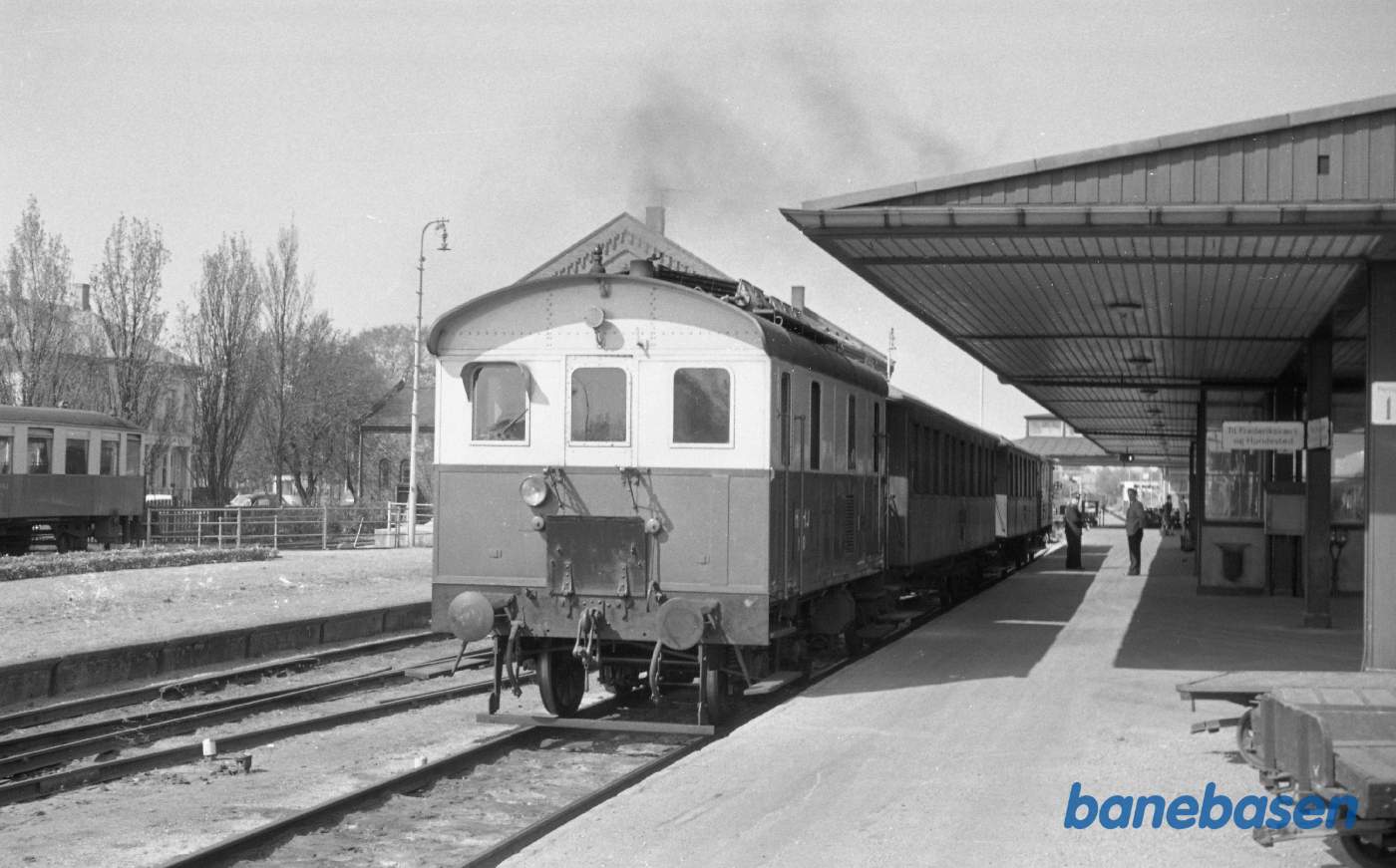 HFHJ M 10 med tog mod Hundested