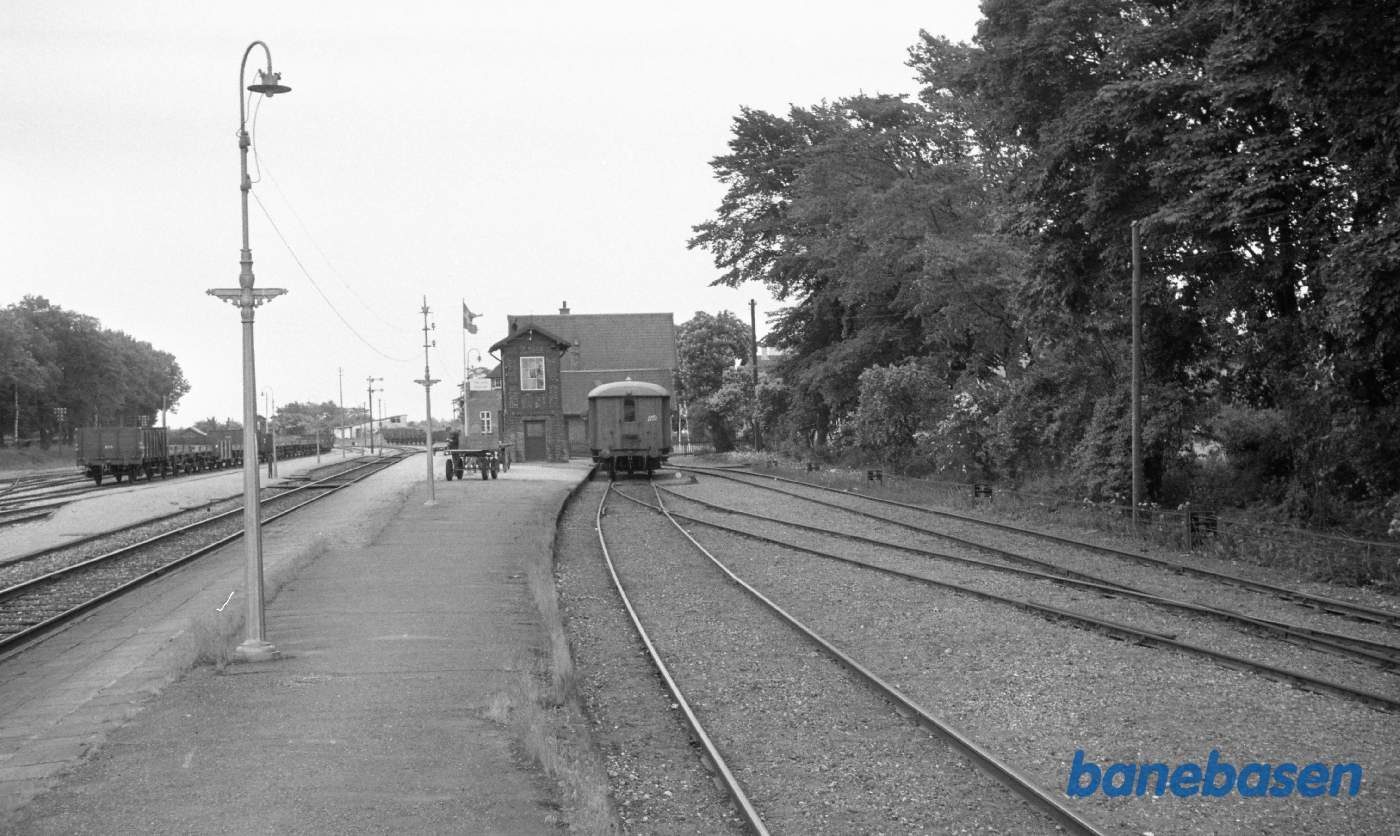 Trustrup. Ebeltoftbanens perron