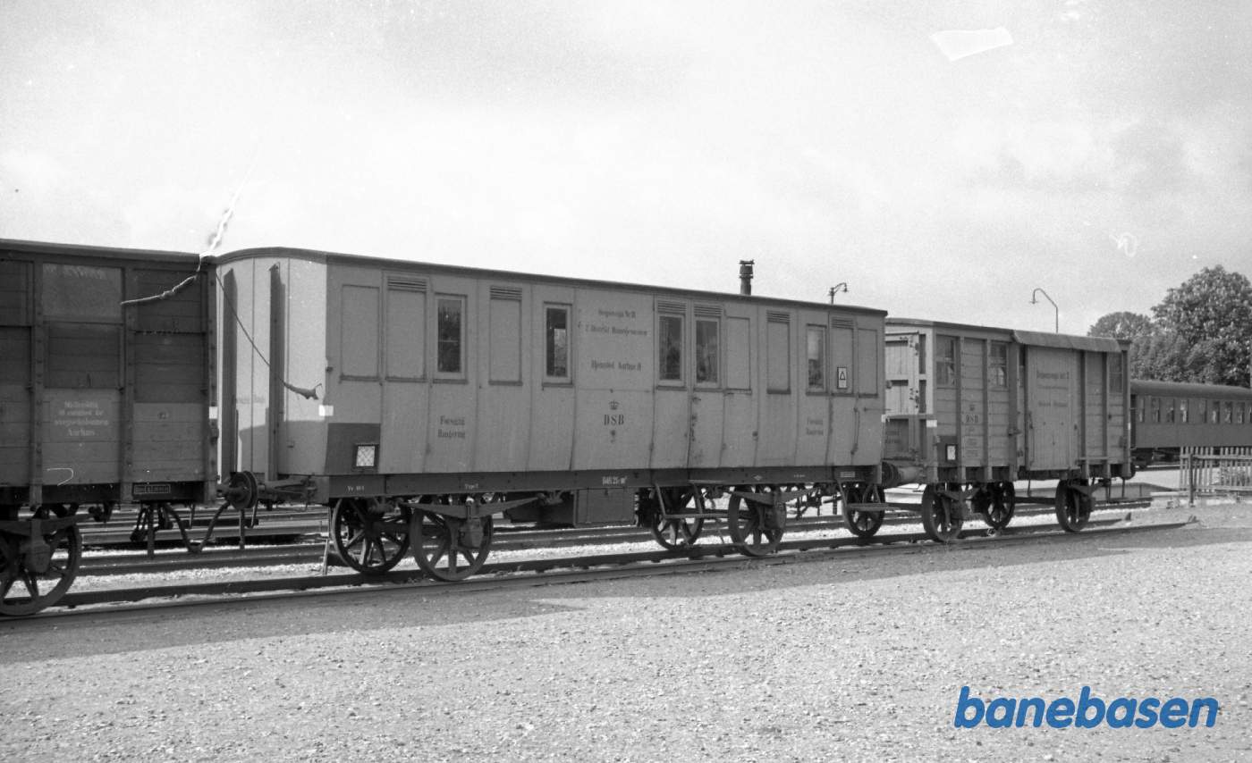 Grenå station. DSB svejsevogn nr. 11