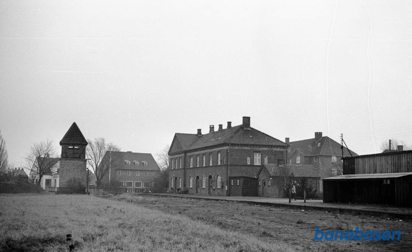 Dragør station .Perronsiden. Dragør station .Perronsiden.