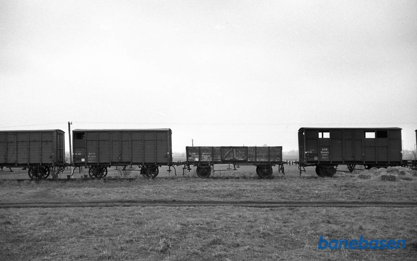 Hårlev station. ØSJS Q 143 og P 301