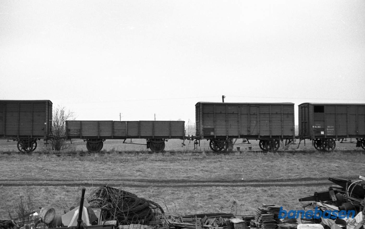 Hårlev station. ØSJS godsvogne