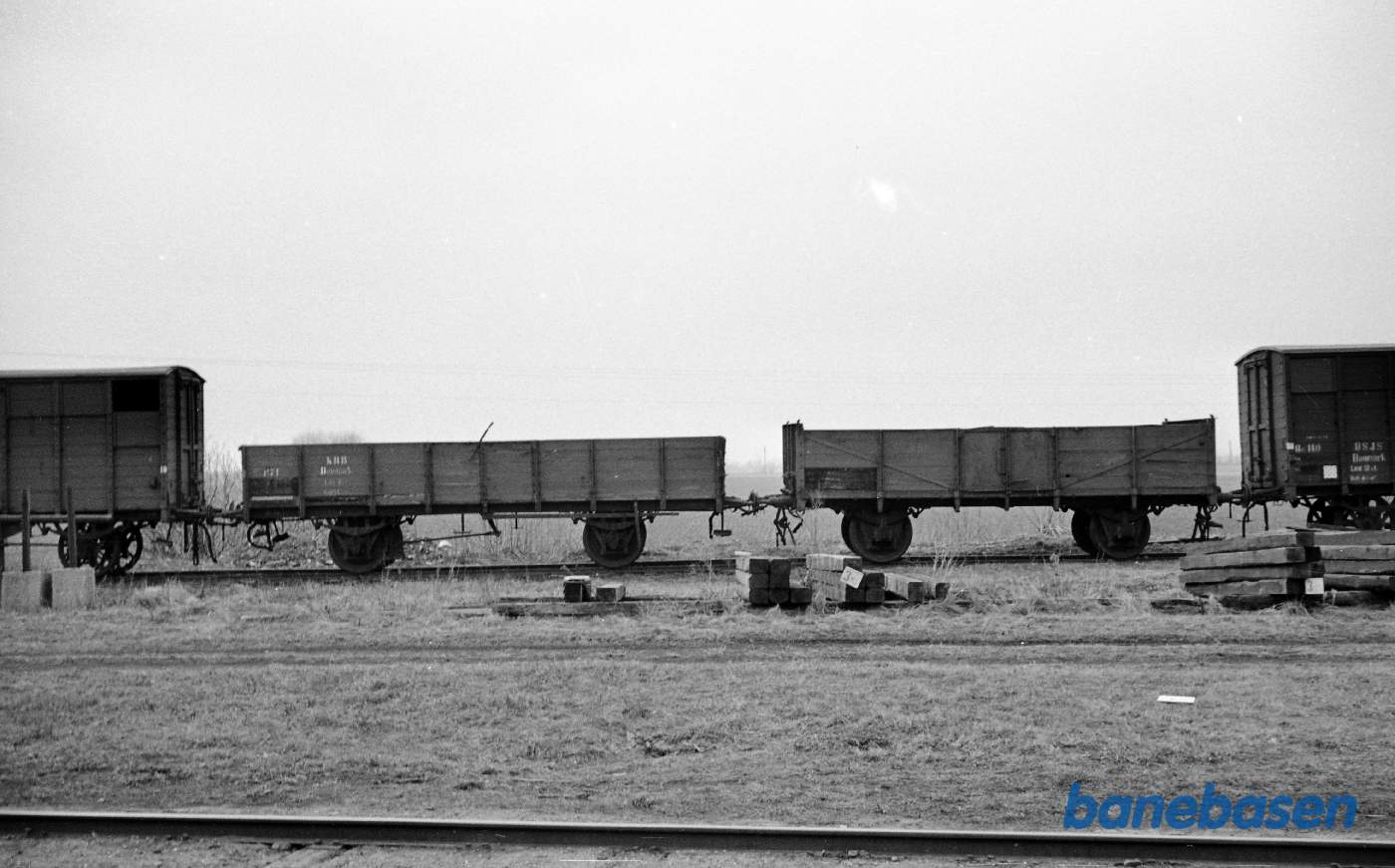 Hårlev station. ØSJS godsvogne