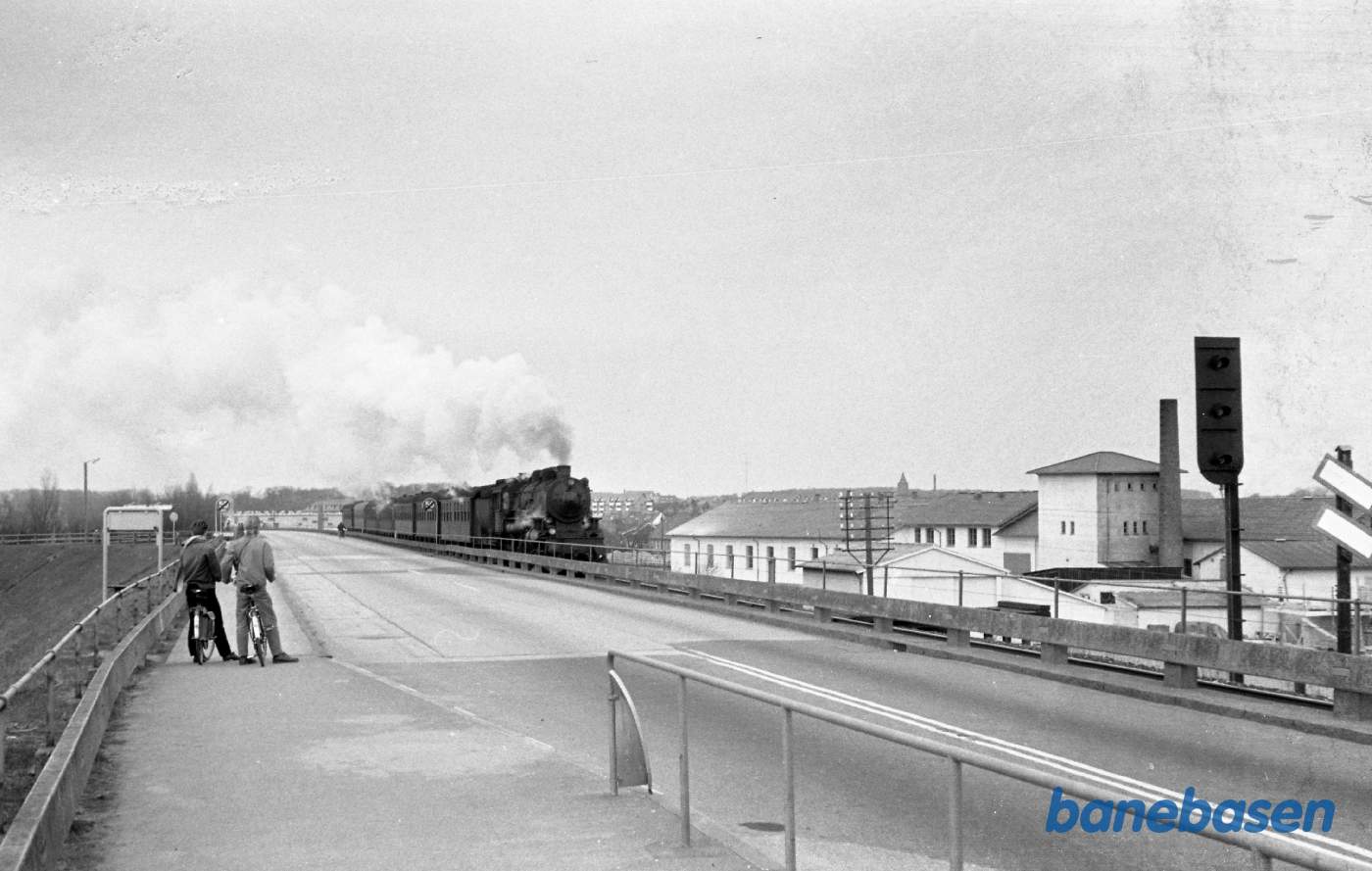E maskine med tog ved Buko fabrikken