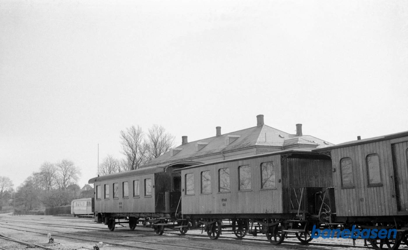 Præstø station. NPMB C 34 + 31