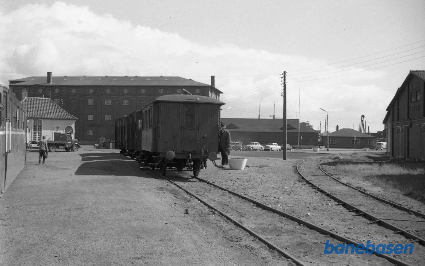 Rudkøbing station. LB M 1 rangerer