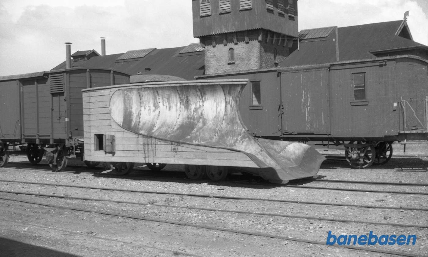 Rudkøbing station. Sneplov