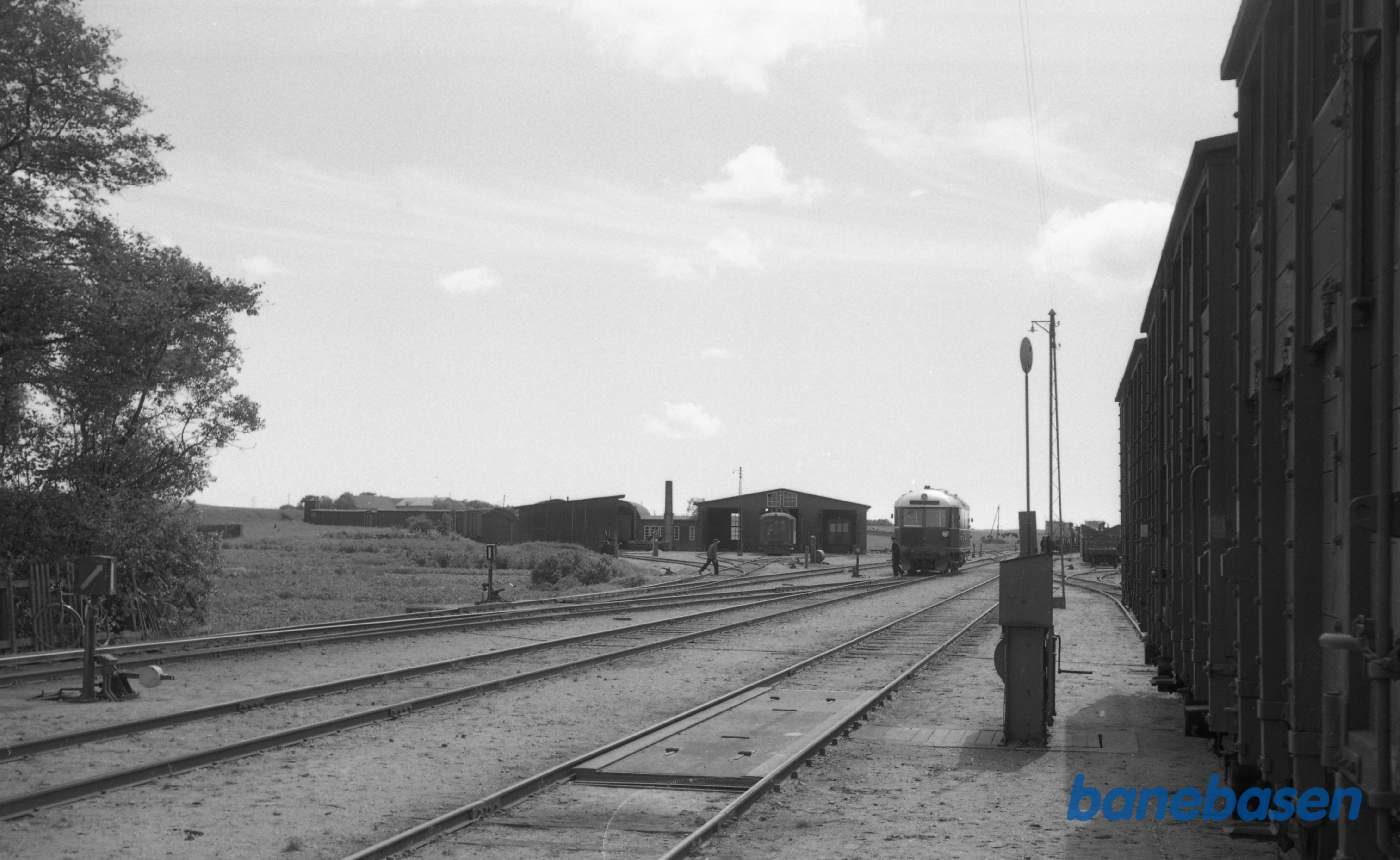 Lemvig station. Udsigt mod motorremisen