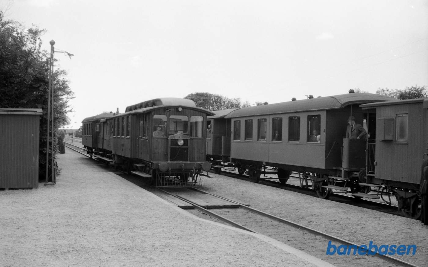 Lemvig station. VLTJ M 2 ankommer med tog