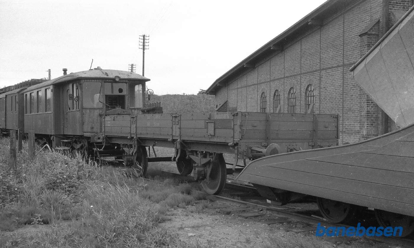 Ringkøbing. Henstillet motorvogn og åben godsvogn