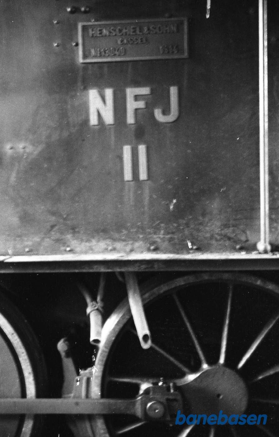 NFJ II. Nummer og fabriksplade