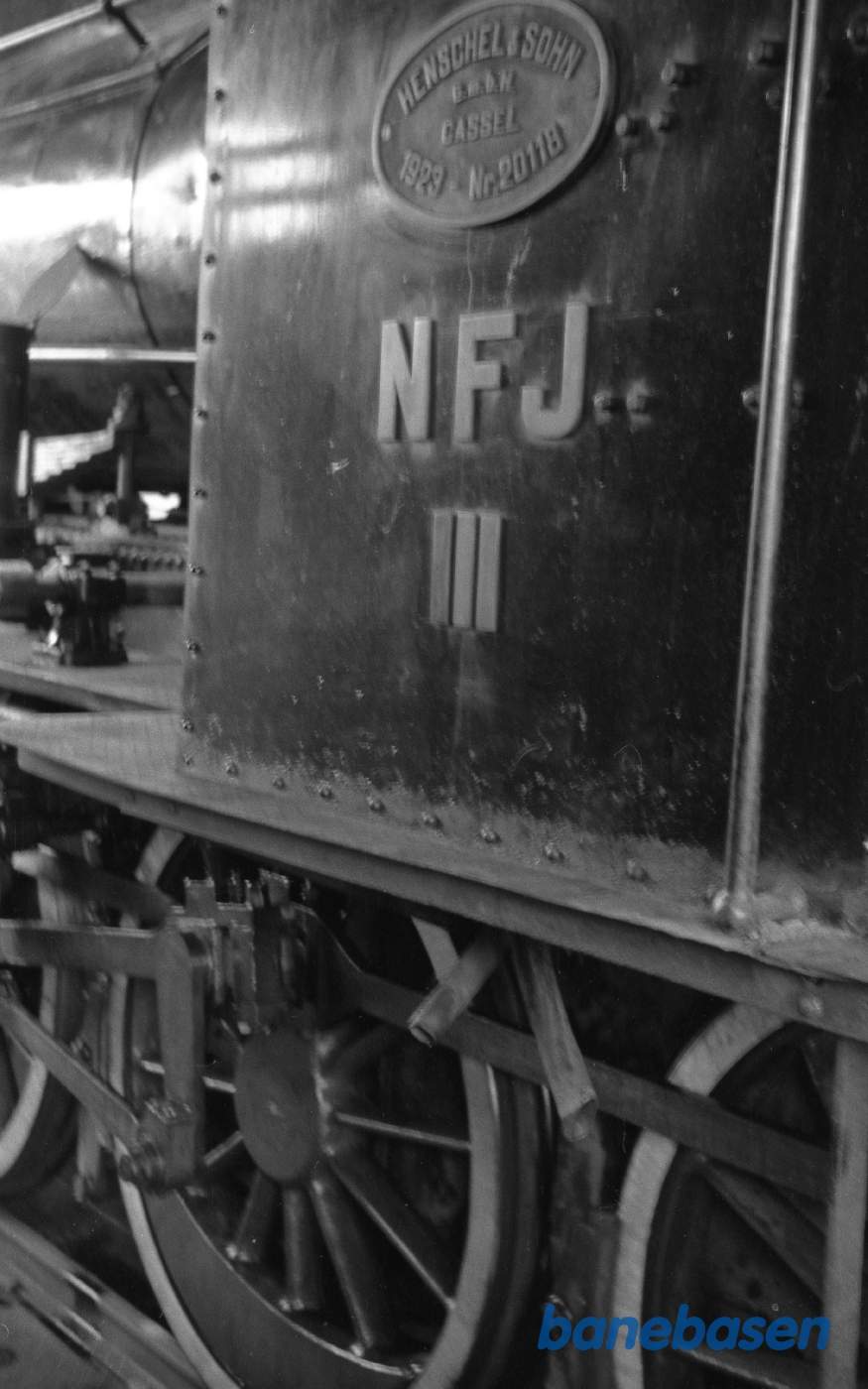 NFJ III. Nummer og fabriksplade