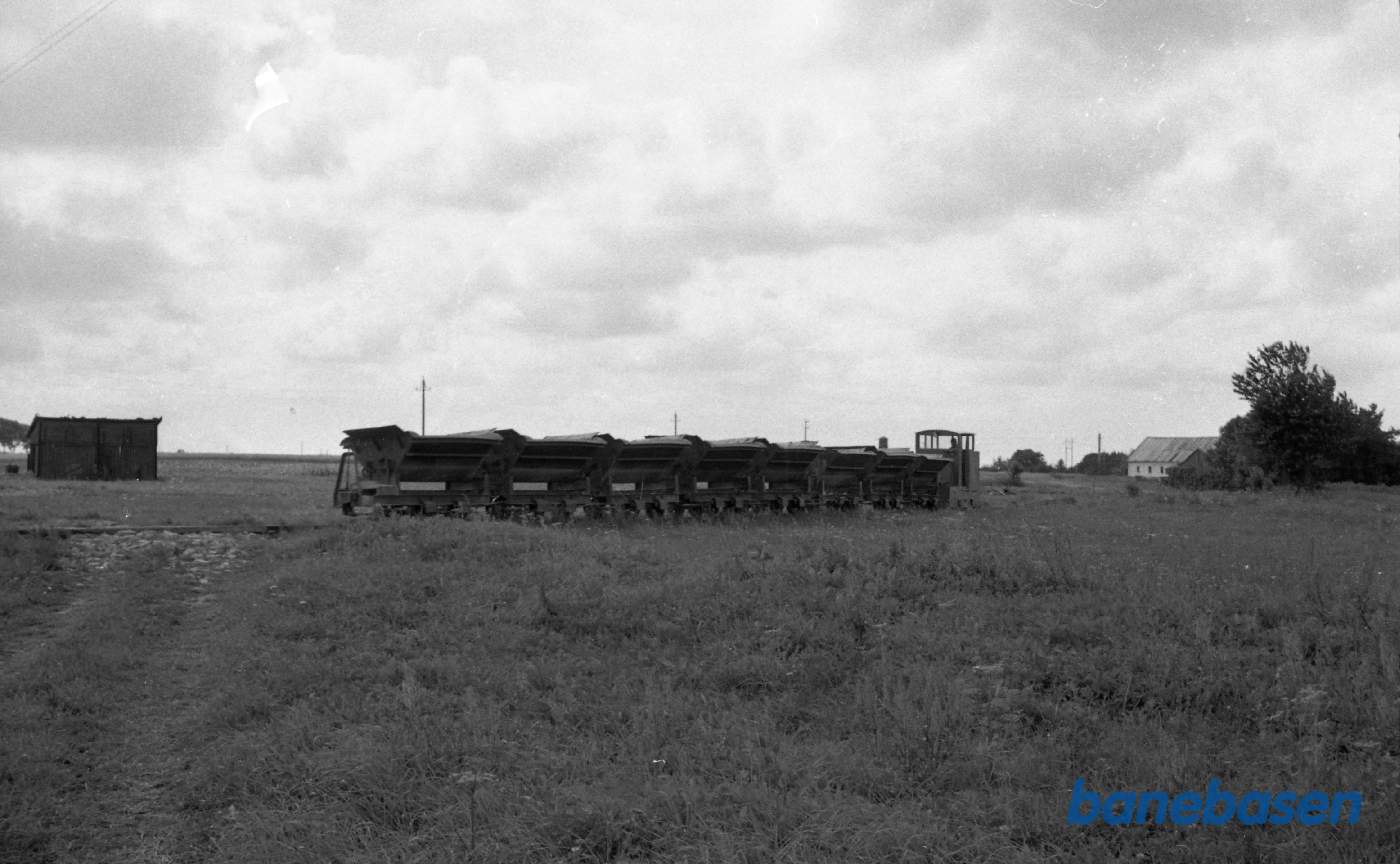 Hammersholt. Diesellokomotiv med vogne