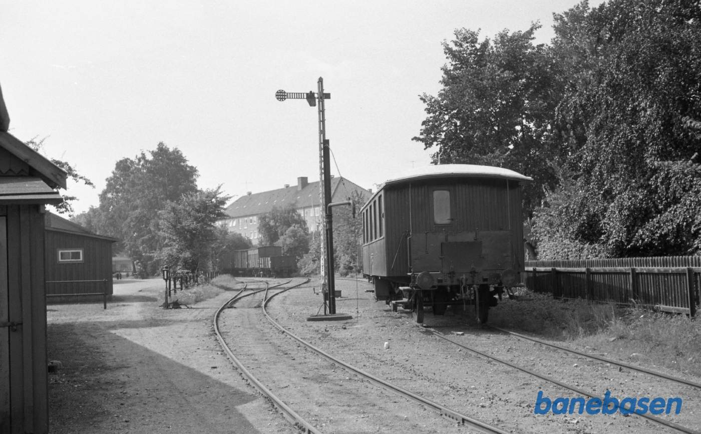 Køge Vest. Stationen med udkørselssignal-