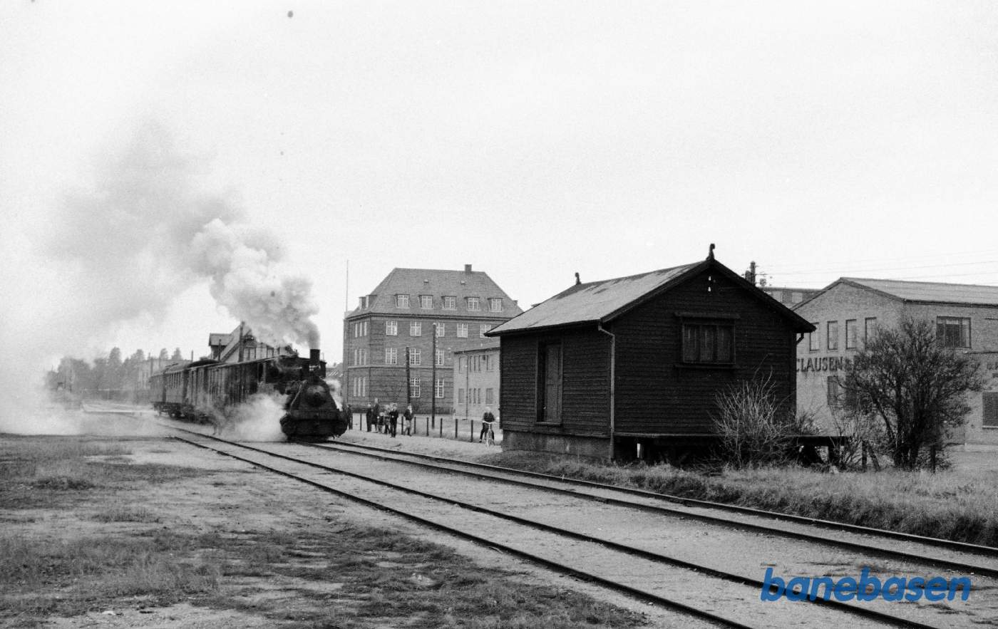 Øresundsvej station. AB 6 med særtog Øresundsvej station. AB 6 med særtog