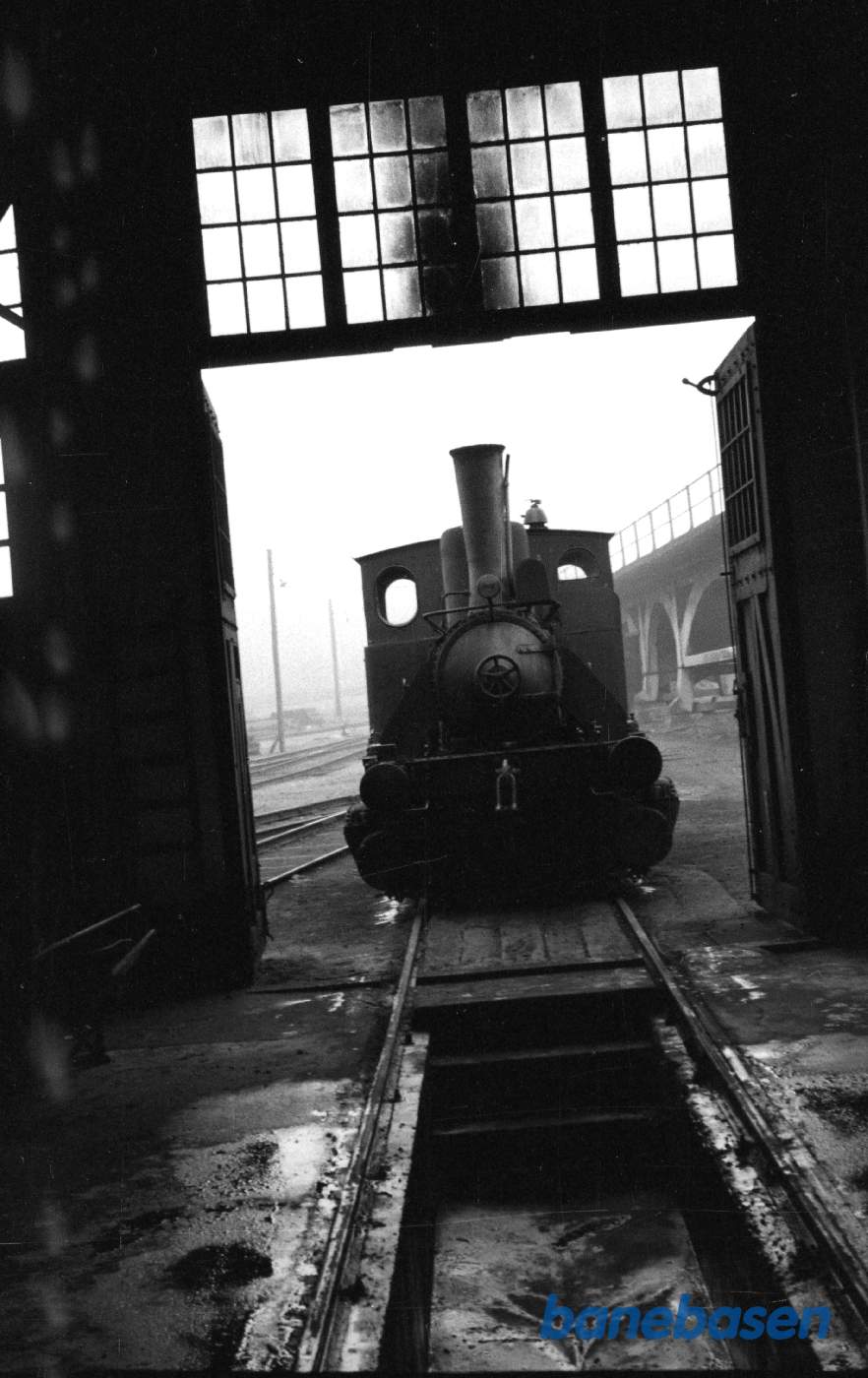 Valby gasværk. Remisen. Kig indefra og ud