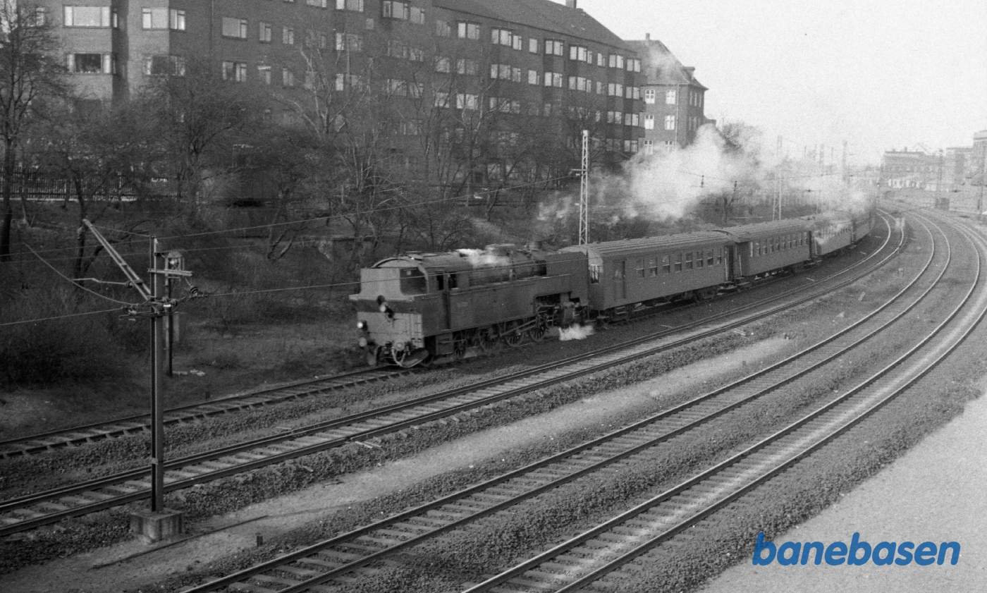 Østerport station. S maskine med Nordbanetog