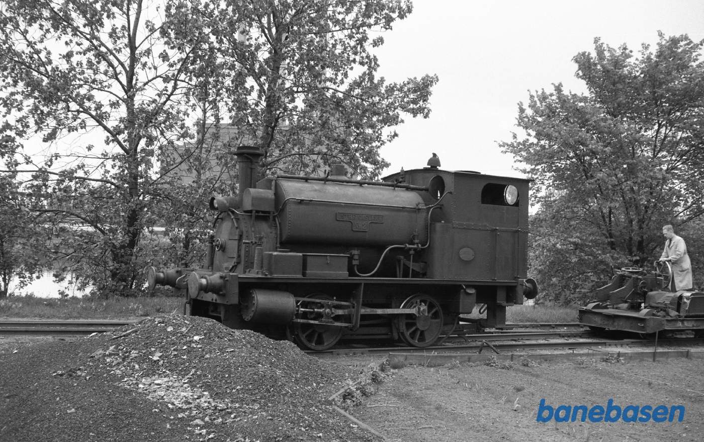 Østre gasværk .ØG 2 og traktor "Jensen" Østre gasværk .ØG 2 og traktor "Jensen"