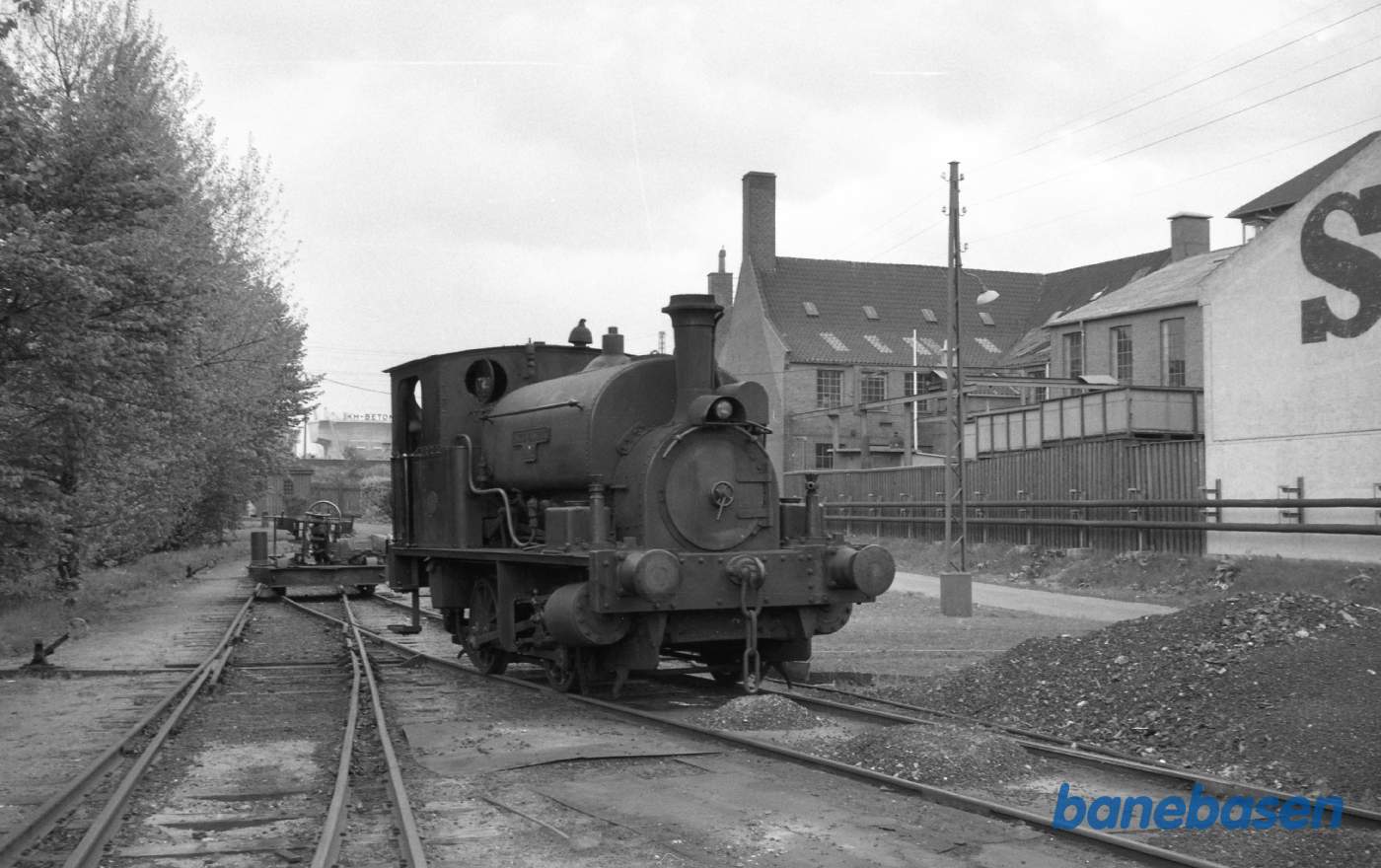 Østre gasværk .ØG 2 og traktor "Jensen" Østre gasværk .ØG 2 og traktor "Jensen"