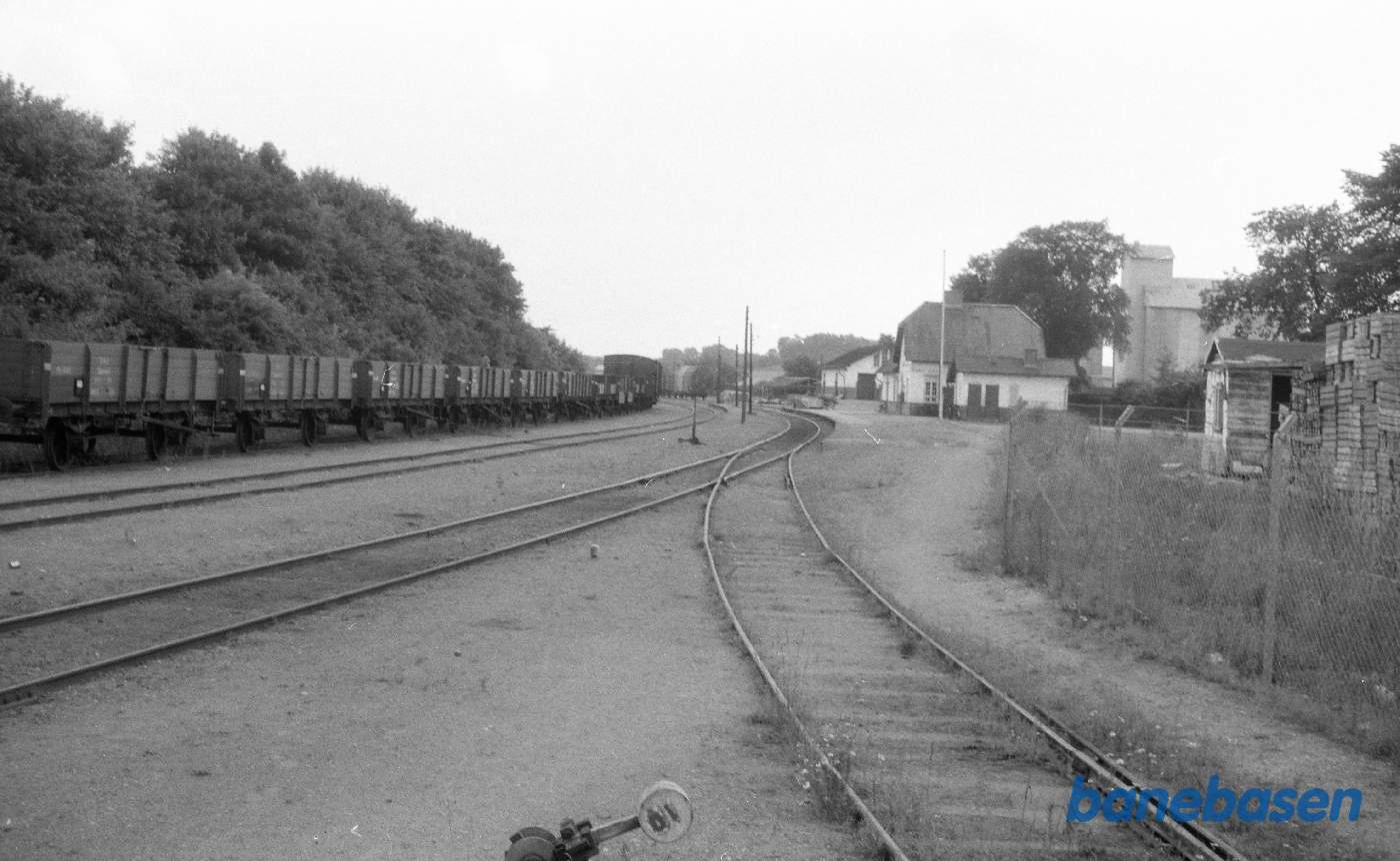 Hørve station med godsvogne