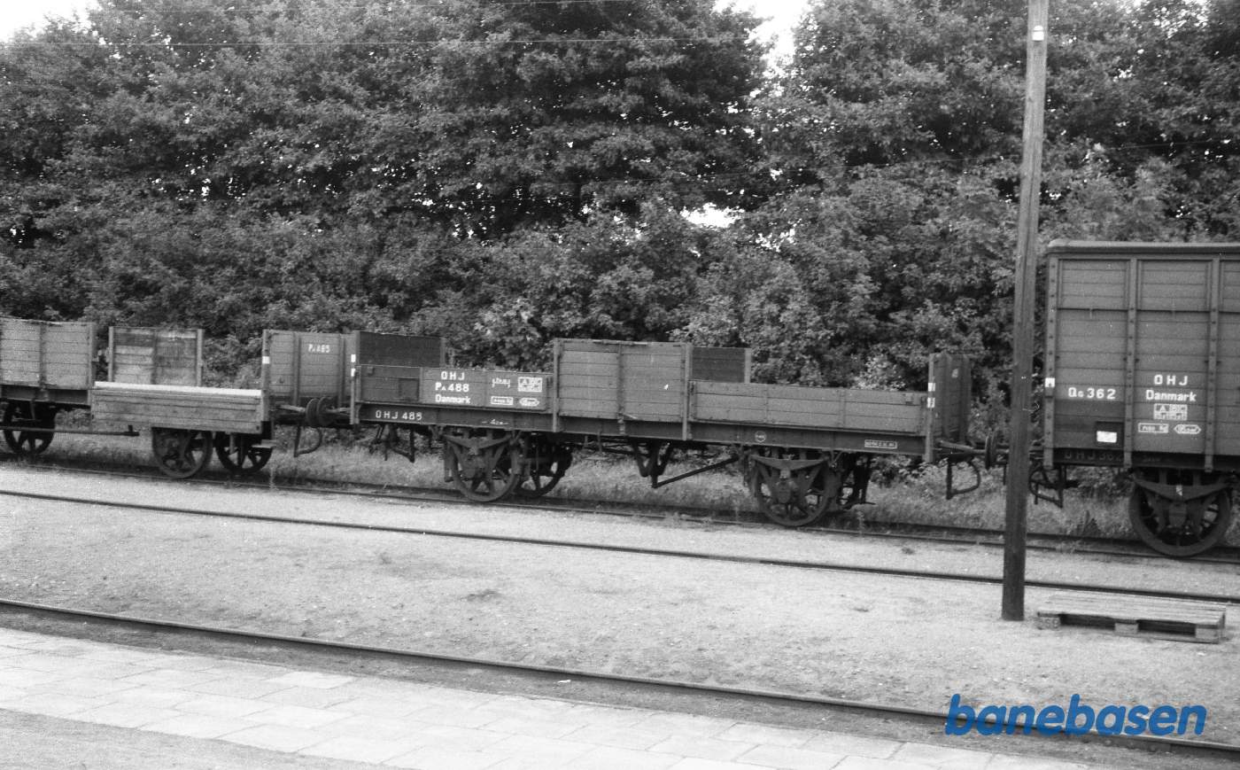 Hørve station med godsvogne