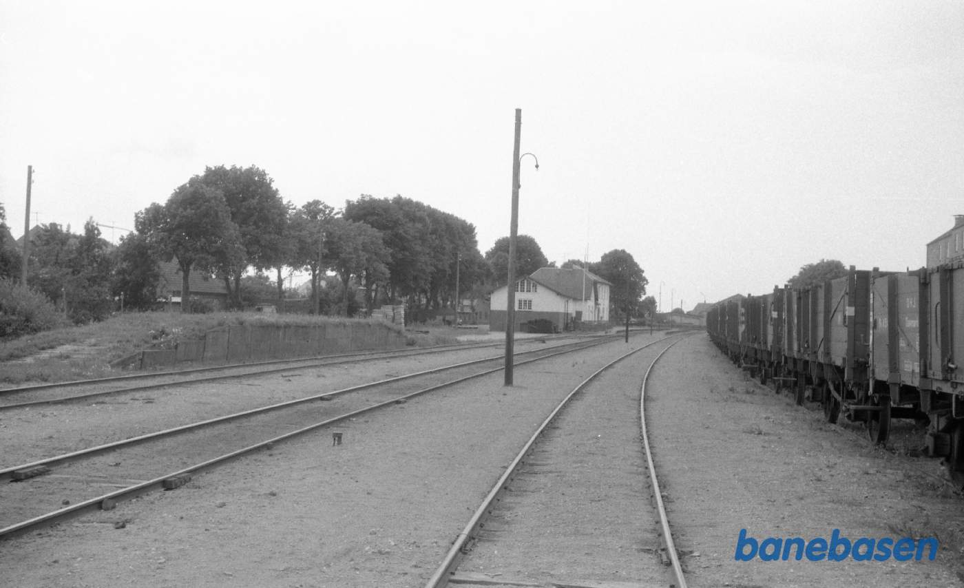 Hørve station med godsvogne