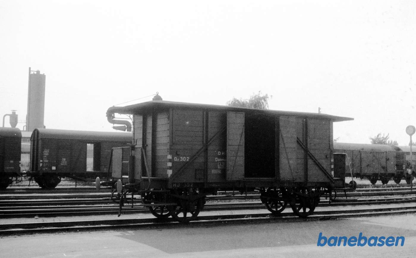 Holbæk station med Qa 302