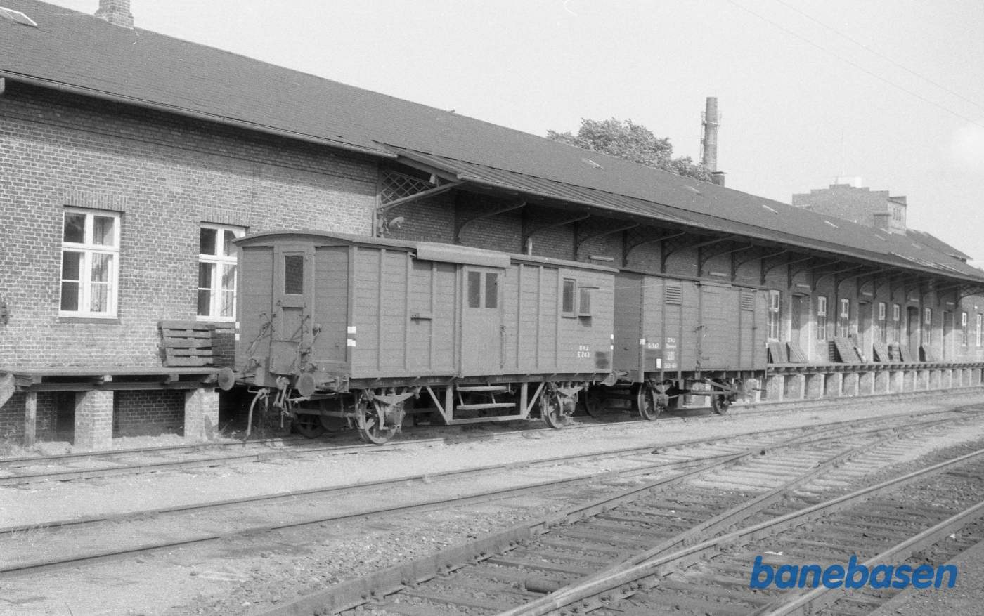 Holbæk station med E 243