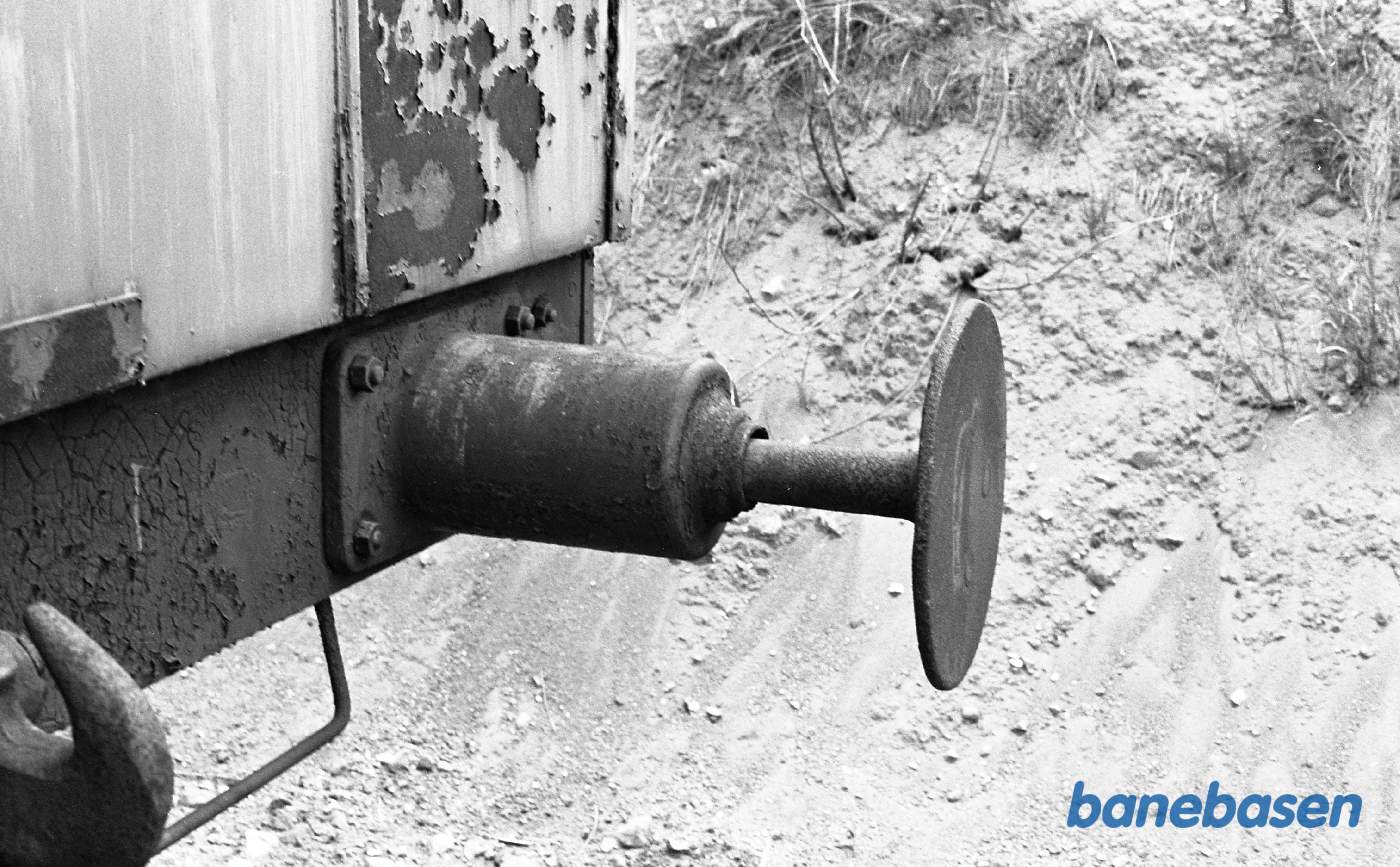 Detaljer på vogn (puffer) Detaljer på vogn (puffer)