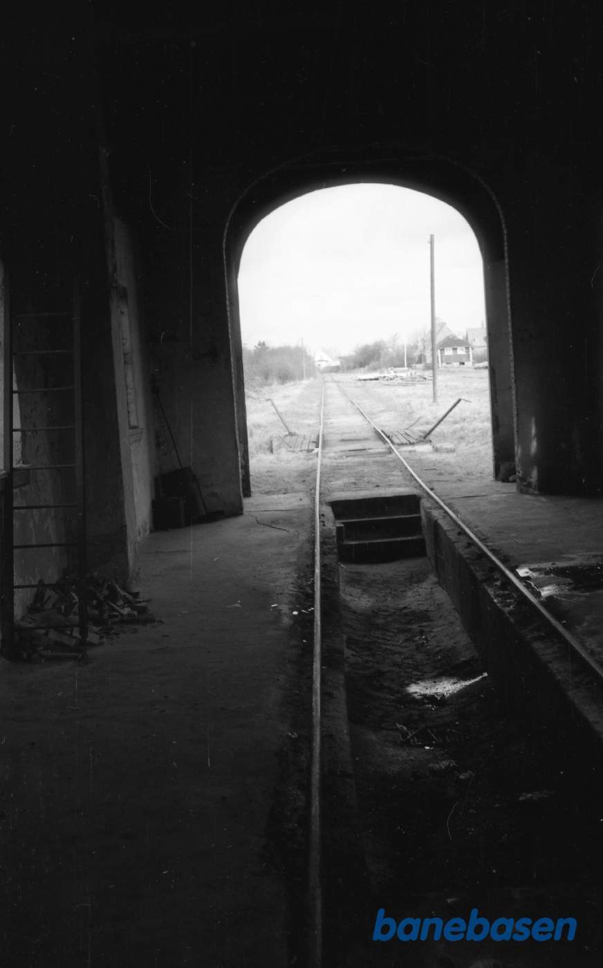 Mern. Stationen set fra remisen Mern. Stationen set fra remisen