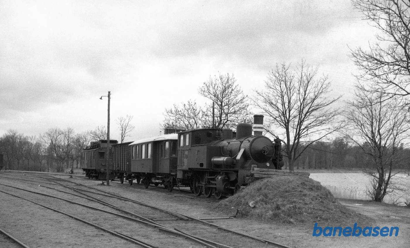 Præstø station med hensat materiel