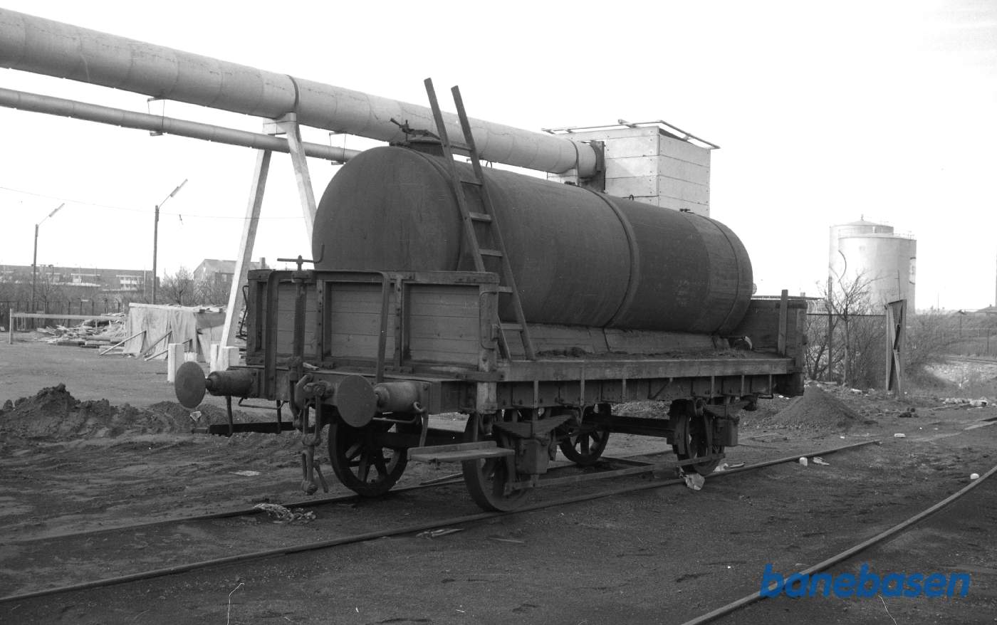 Havnen i Næstved. Åben godsvogn med beholder
