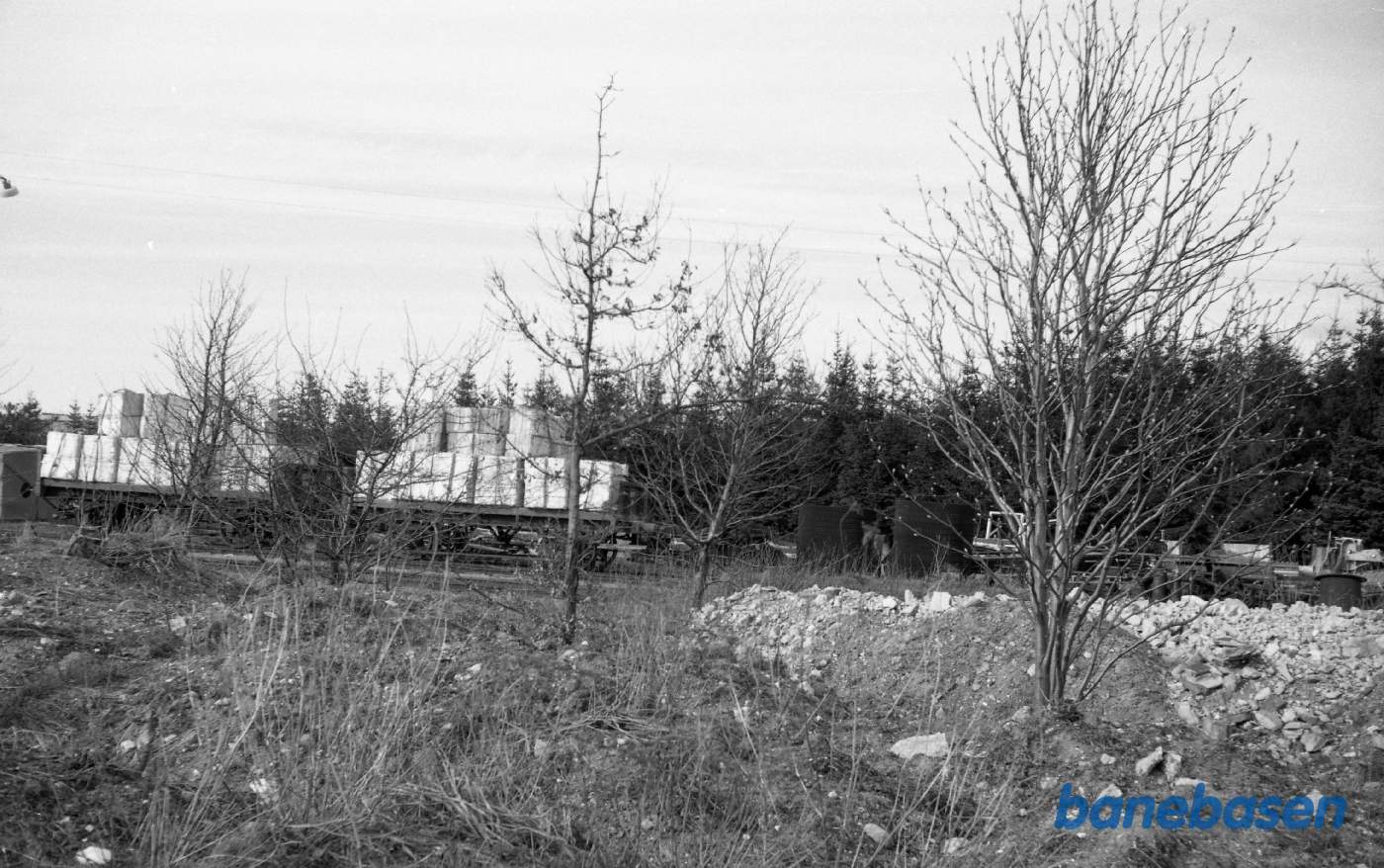 Havnen i Næstved. Åbne godsvogne med papirmasse