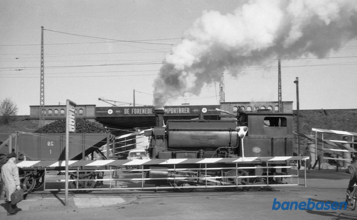 ØG 3 og vogn 1 på vej over Århusgade