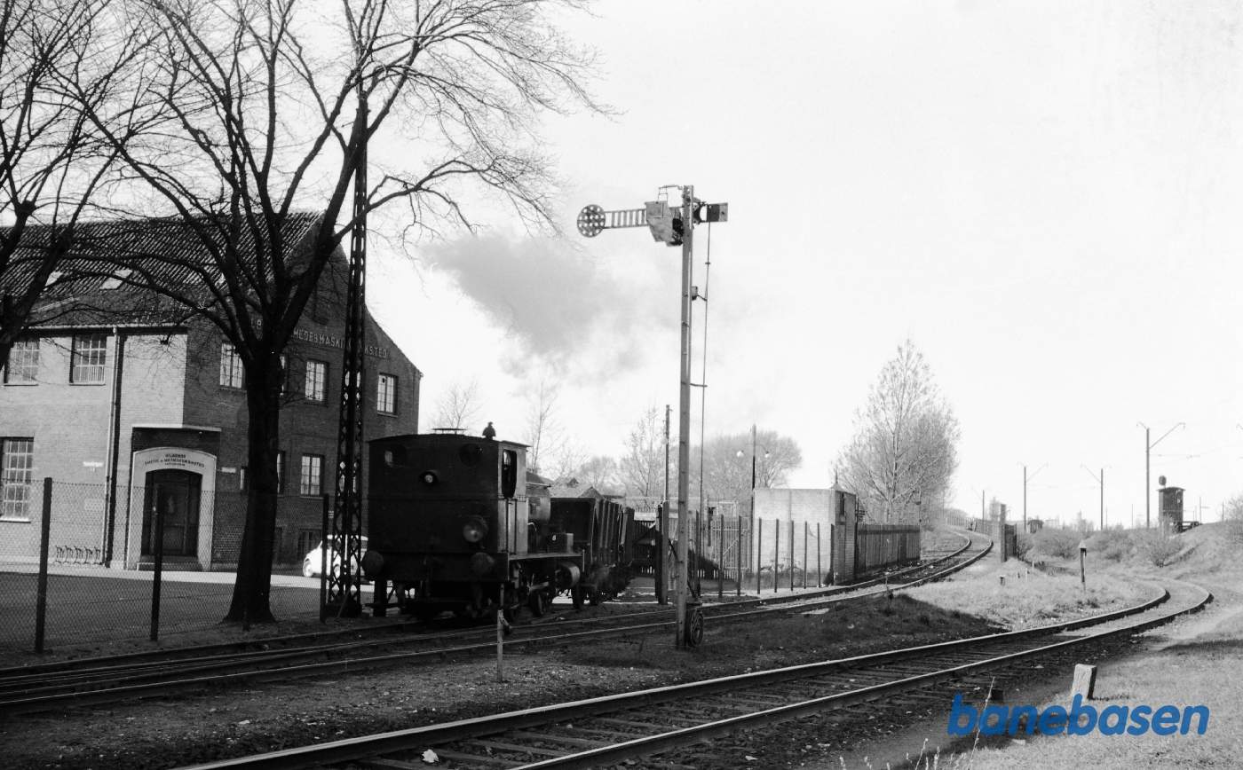 ØG 3 og vogn 1 på vej ind på gasværket