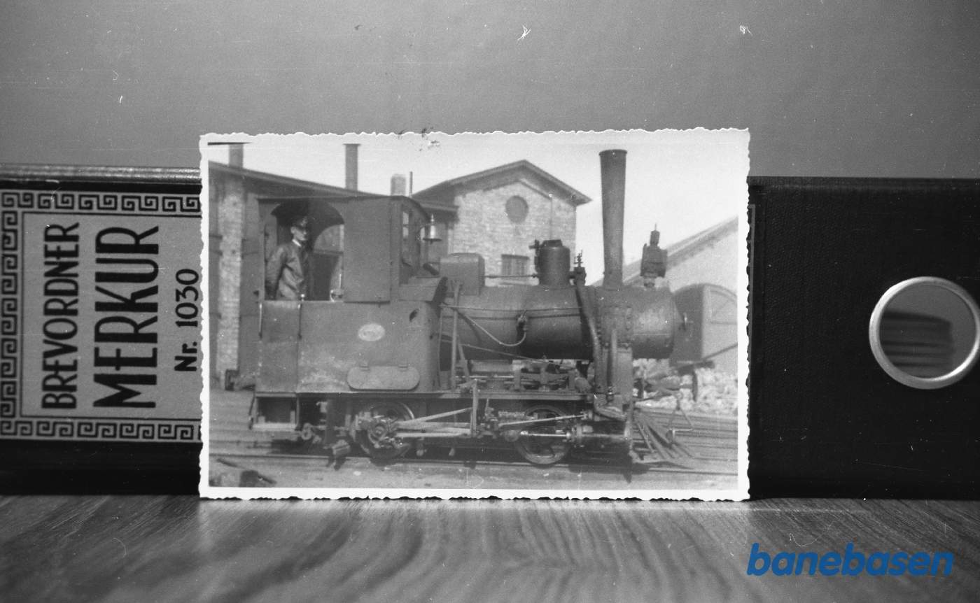 BJ 11 ved remisen på Rønne H. 1930