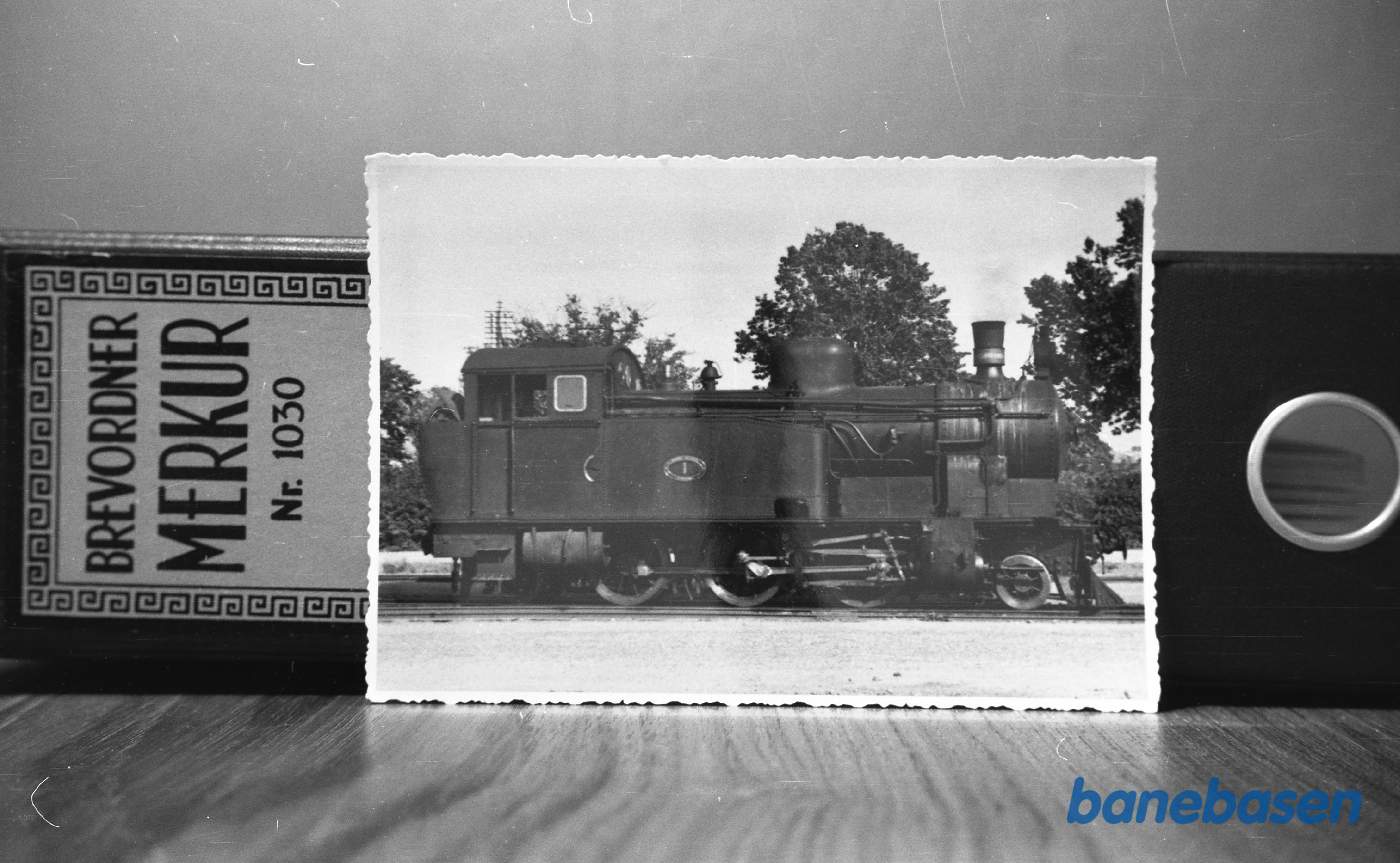 Lokomotiv RAJ nr. 1 holder på Rønne H, ca. 1949