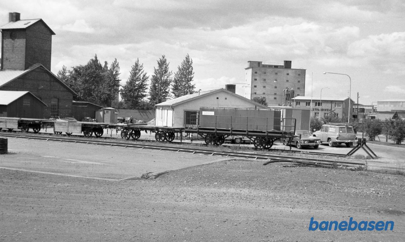 Limhamn. Baneterrænet med godsvogne