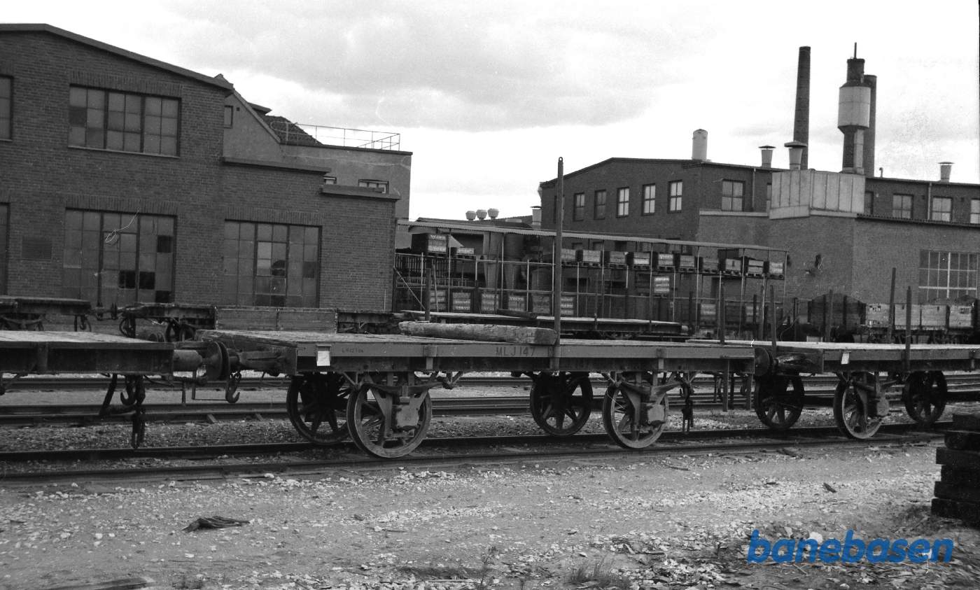 Limhamn. Baneterrænet med godsvogne