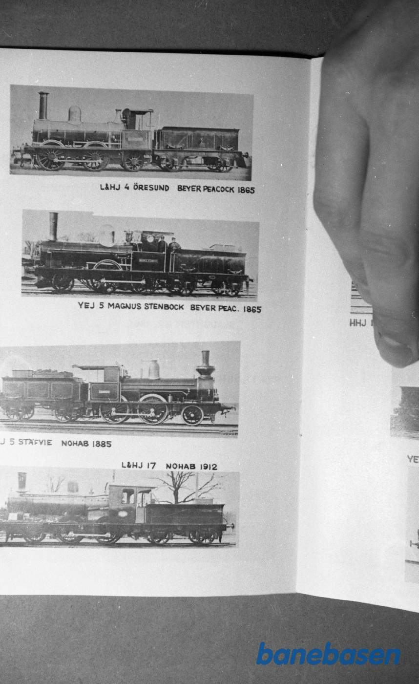 Foto. Svenske lokomotiver og vogne