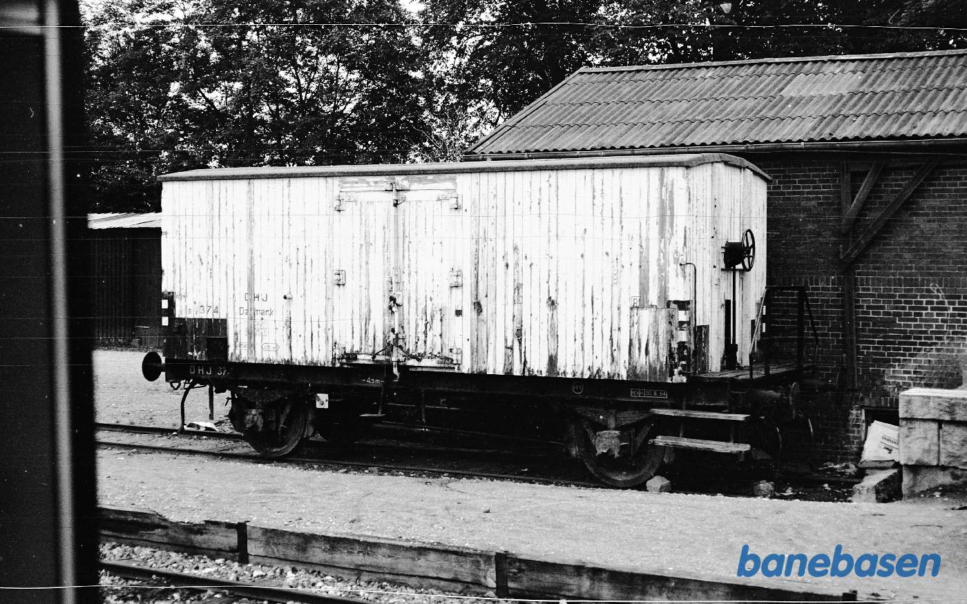 Vedde station med OHJ Ib 374 Vedde station med OHJ Ib 374