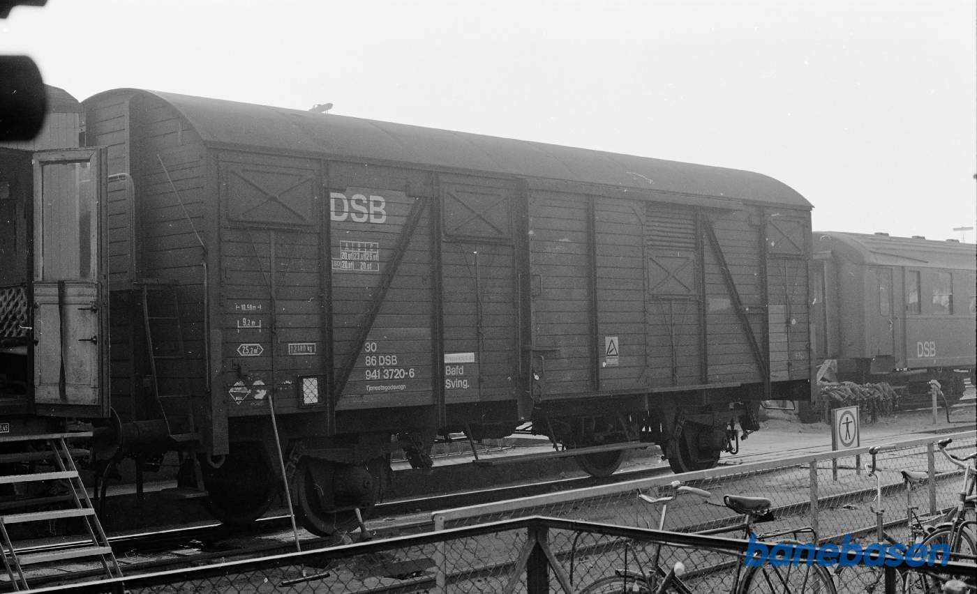 Helsingør med tjenestevogn 9413720-6 Helsingør med tjenestevogn 9413720-6